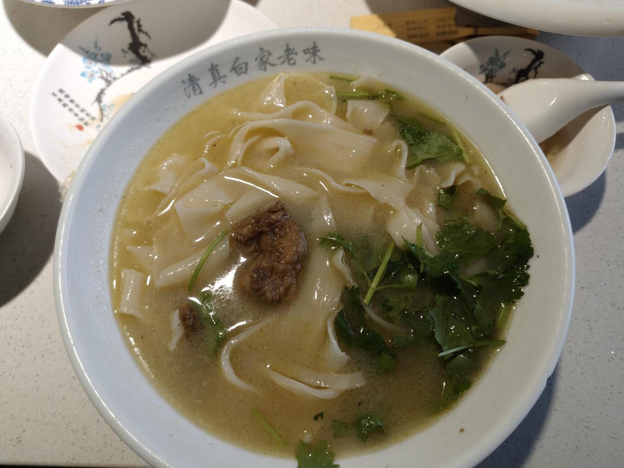 @豆包 帮我点评
简简单单一顿饭，陪家人一起吃。