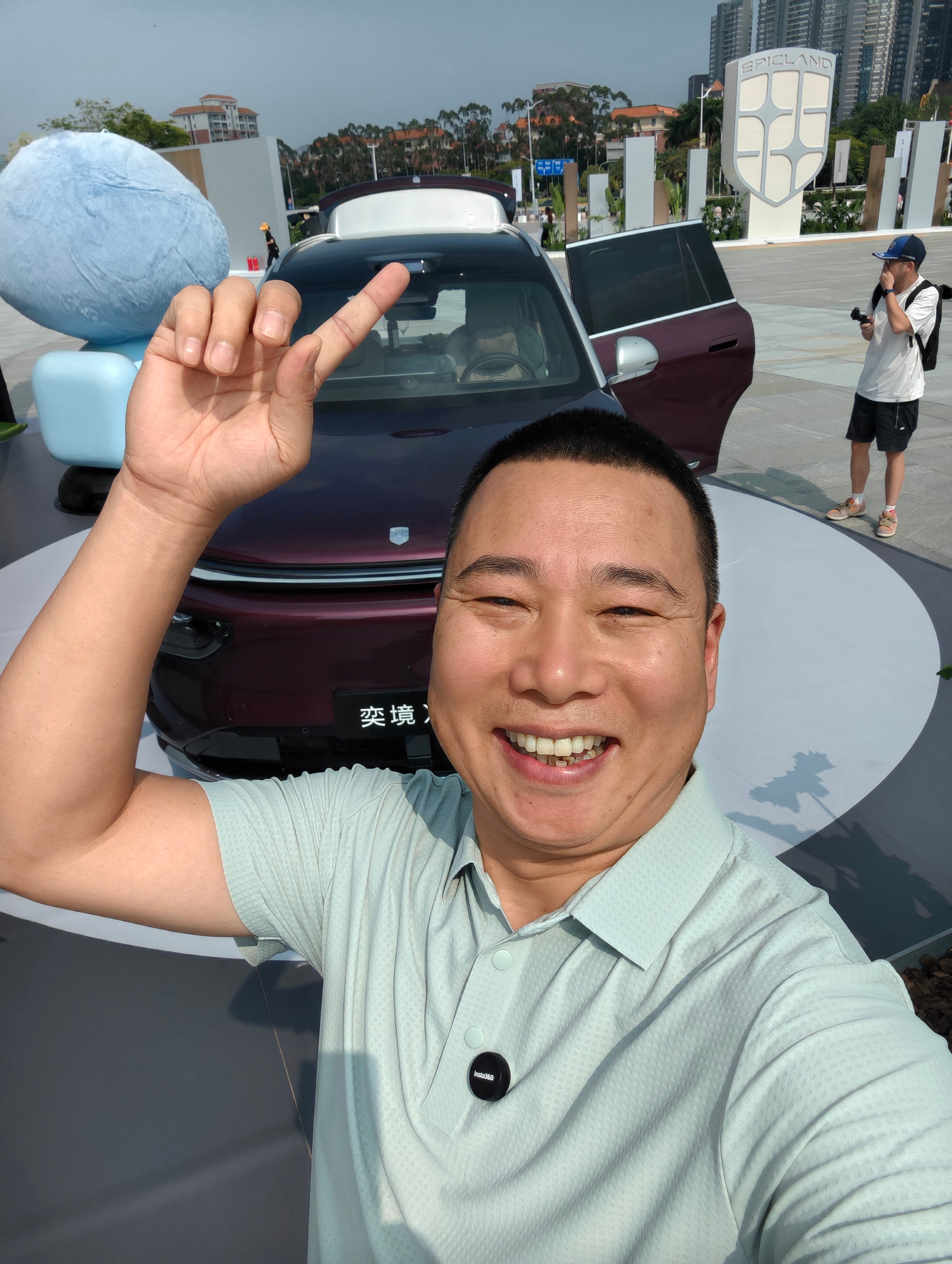 奕境X9很聪明的地方，就是不跟问界M9直接正面拼品牌溢价，而是用相似的三围尺寸、