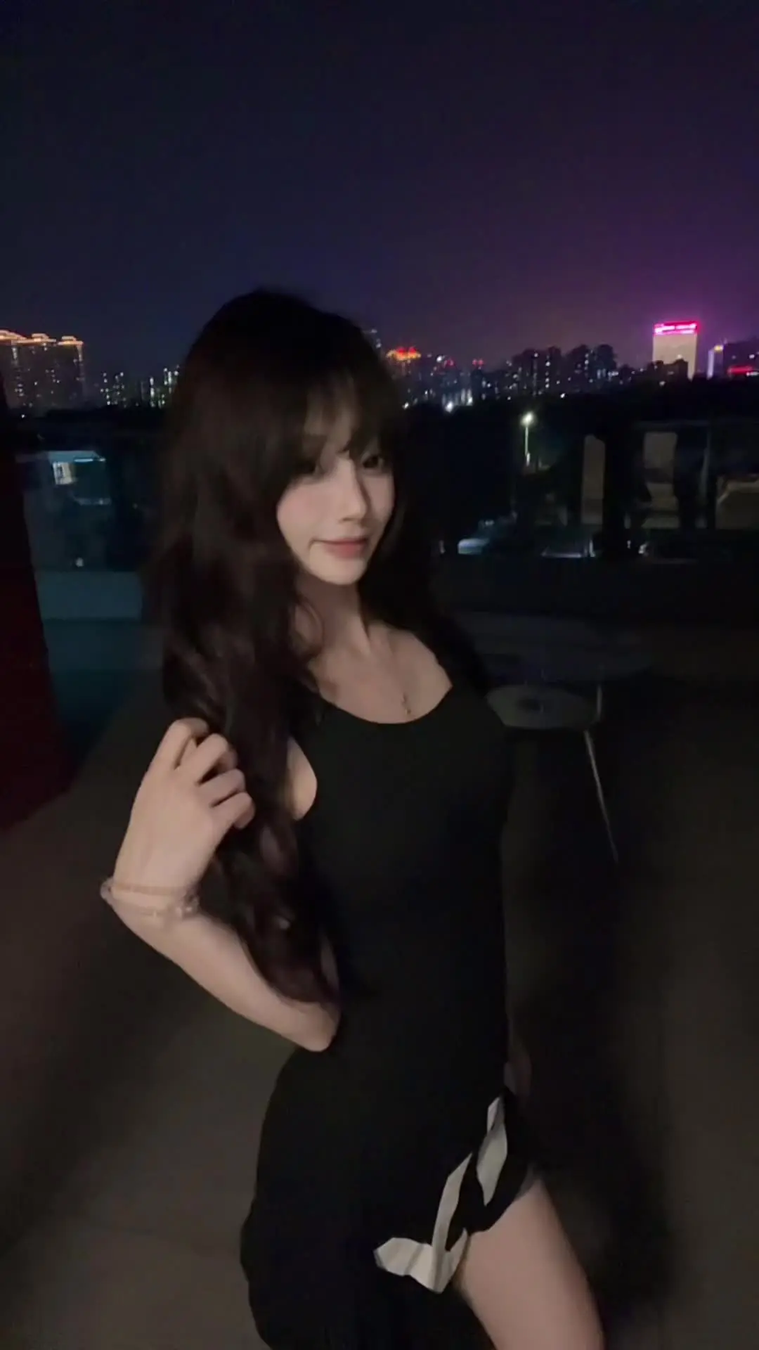 不是说讨厌我我一辈子吗 怎么我勾勾手 你又过来了