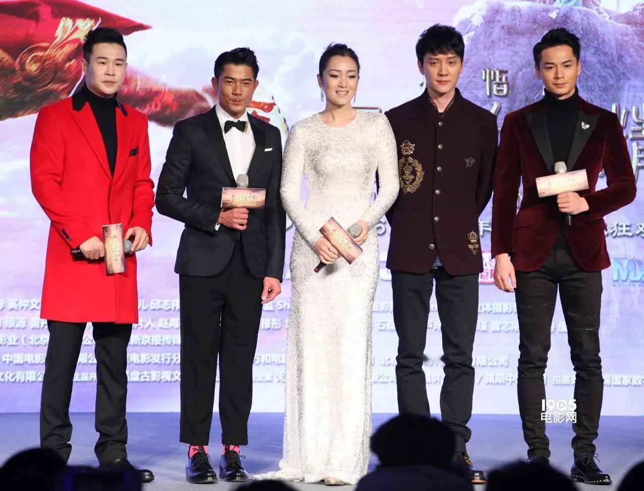 5星同框：我认出了发型利落、浓眉小眼、穿着红衣的小沈阳，个头偏矮、肤色黝黑、穿着