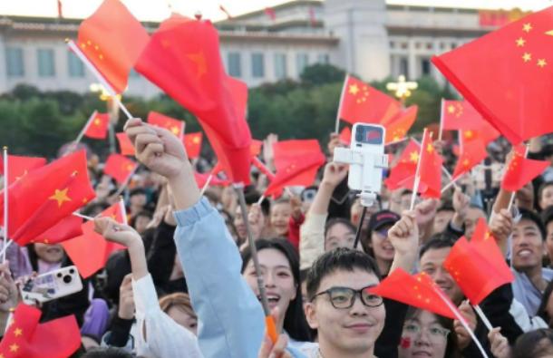 为什么美国打伊拉克不用找证据、俄罗斯进格鲁吉亚不用问联合国，而中国在自家南海种个
