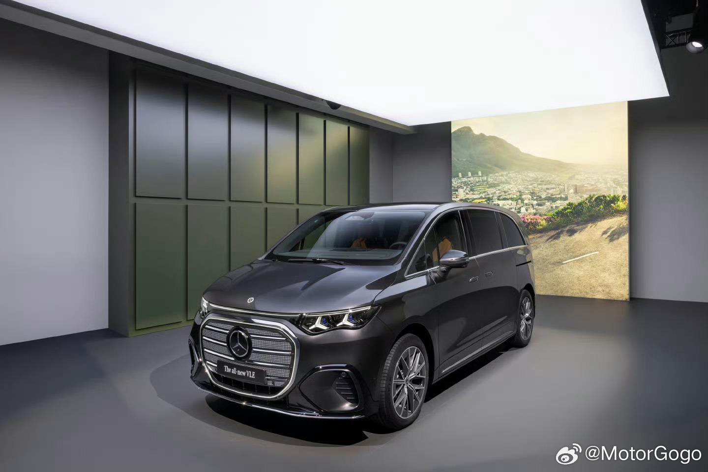 奔驰 VLE 纯电动车昨晚全球首发，未来这个车将在福建奔驰生产。840的电器架构