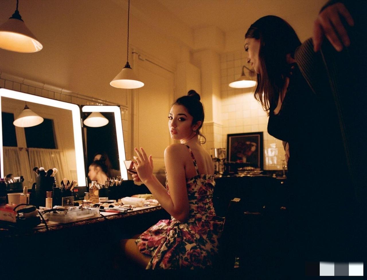 16岁少女官宣出道，登上意大利版《Vogue》封面——她正是莫妮卡·贝鲁奇的小女