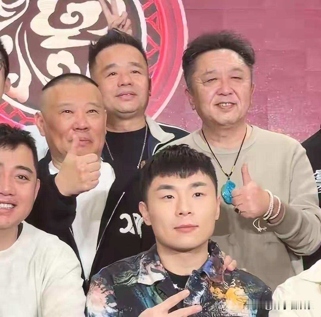 2026年2月11日，北京德云红事会内灯火辉煌、宾朋满座，德云社三十周年新闻发布