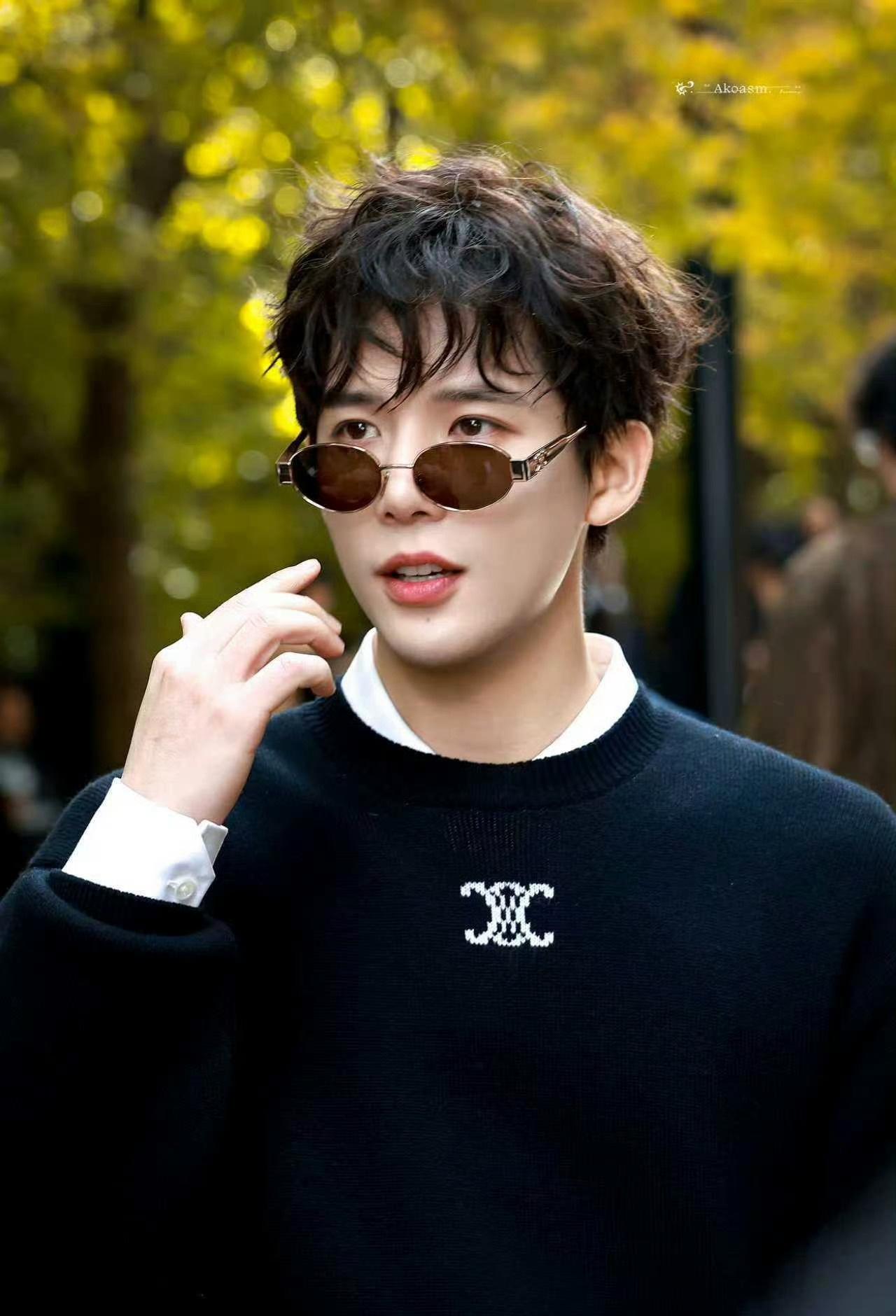 王安宇 x CELINE
在人群之中，你始终闪闪发光。

期待明天官宣啊。王安宇