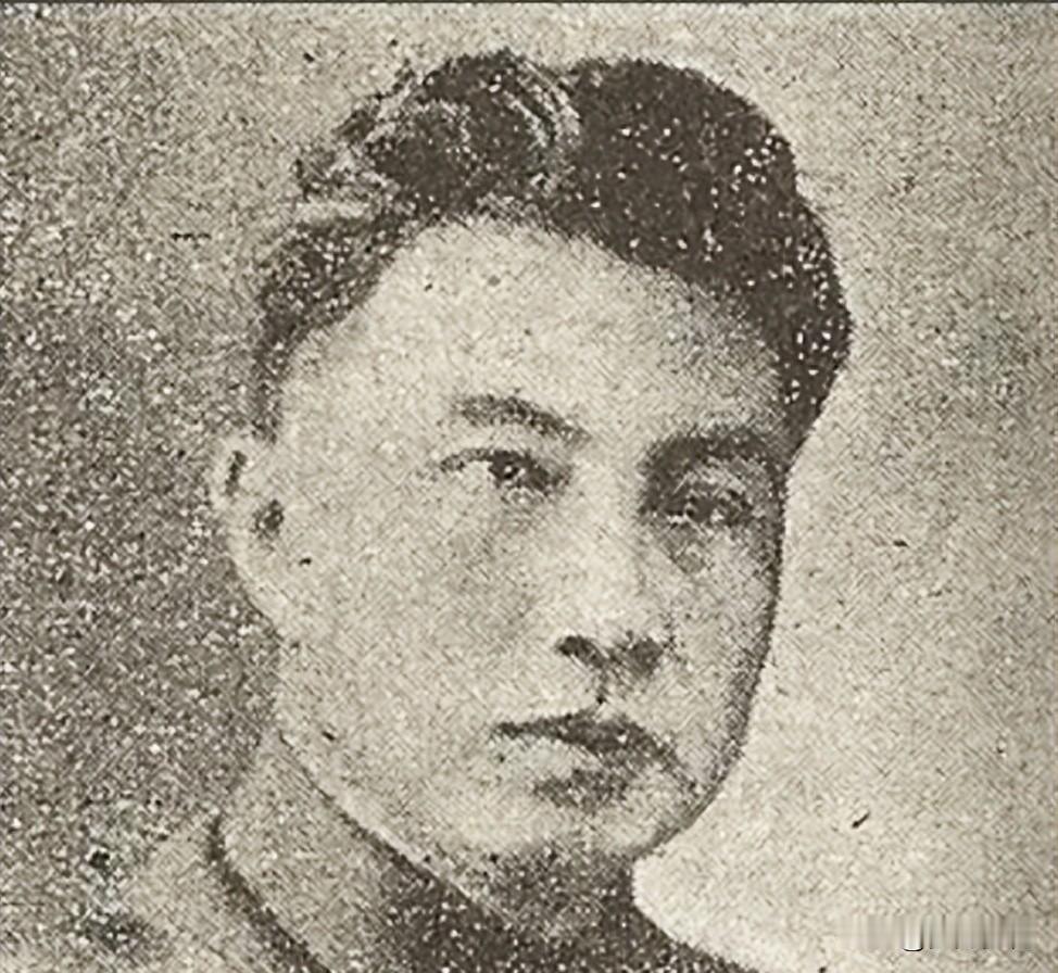 打日军从不手软的滇军猛将，1949年拒学卢汉起义，一句话道尽半生执念
 
他是公