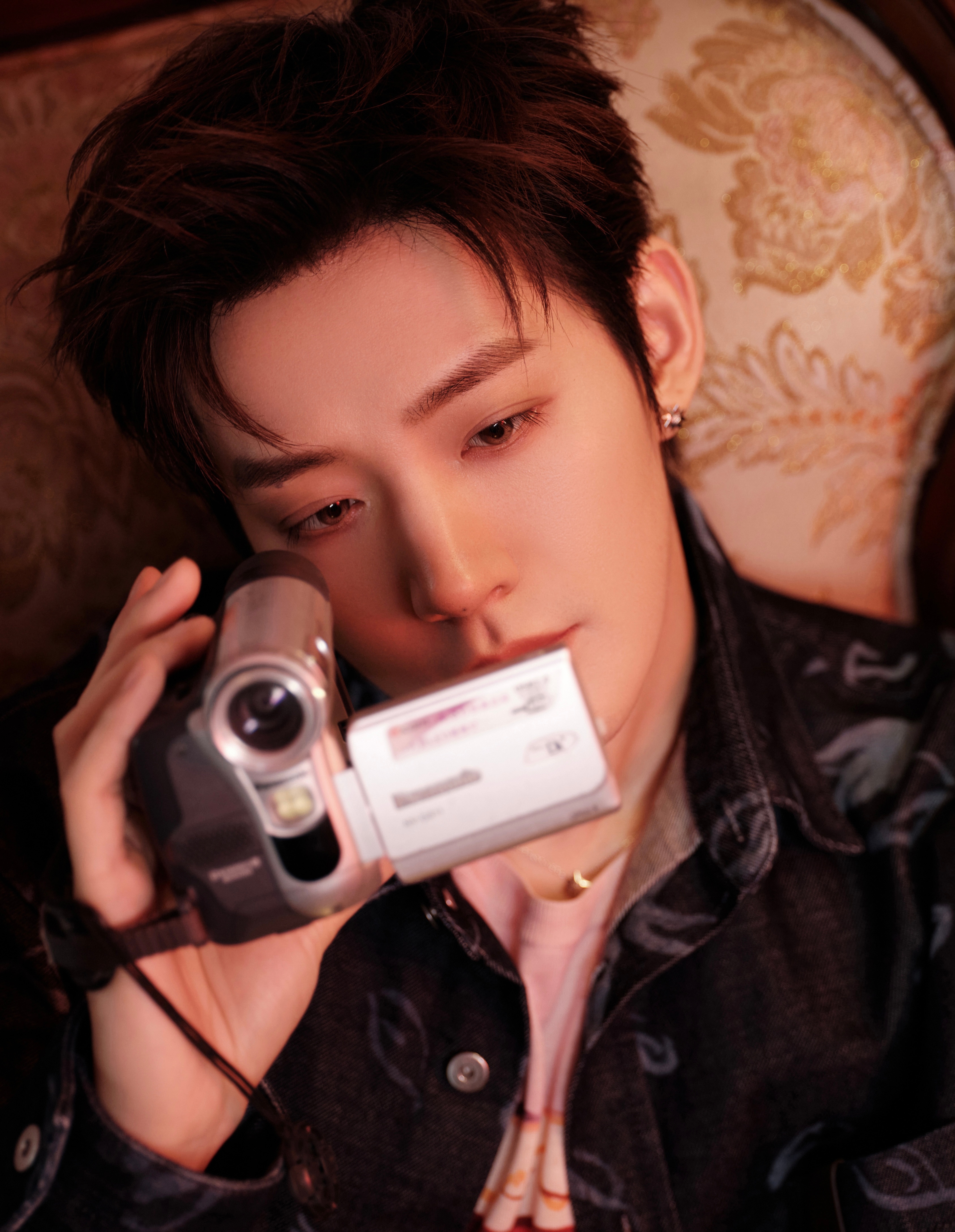 邓为今日出席迪奥南京线下活动造型大片，身着Dior Men 2026秋季Dior