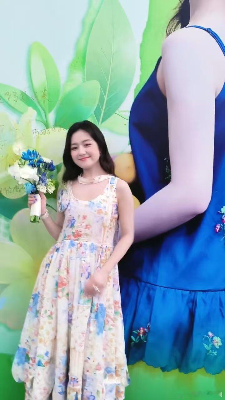 李兰迪碎花长裙 李兰迪广州线下活动，碎花长裙好清新好漂亮！！李兰迪广州线下活动李