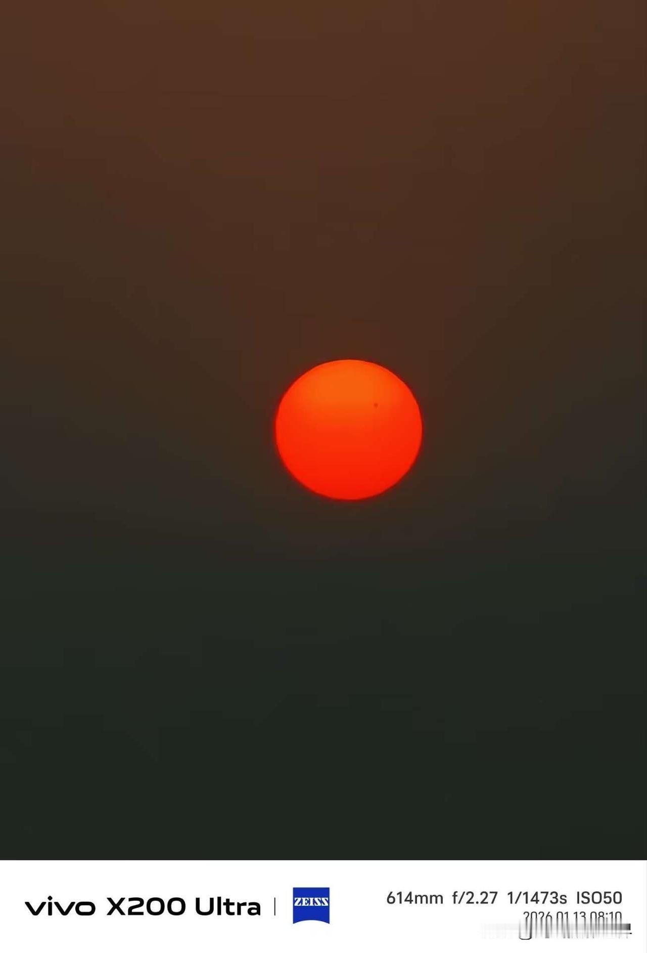 1月12日，清晨8点，红红的朝阳从重庆南山大金鹰处冉冉升起，此时此刻，合川呆呆妹