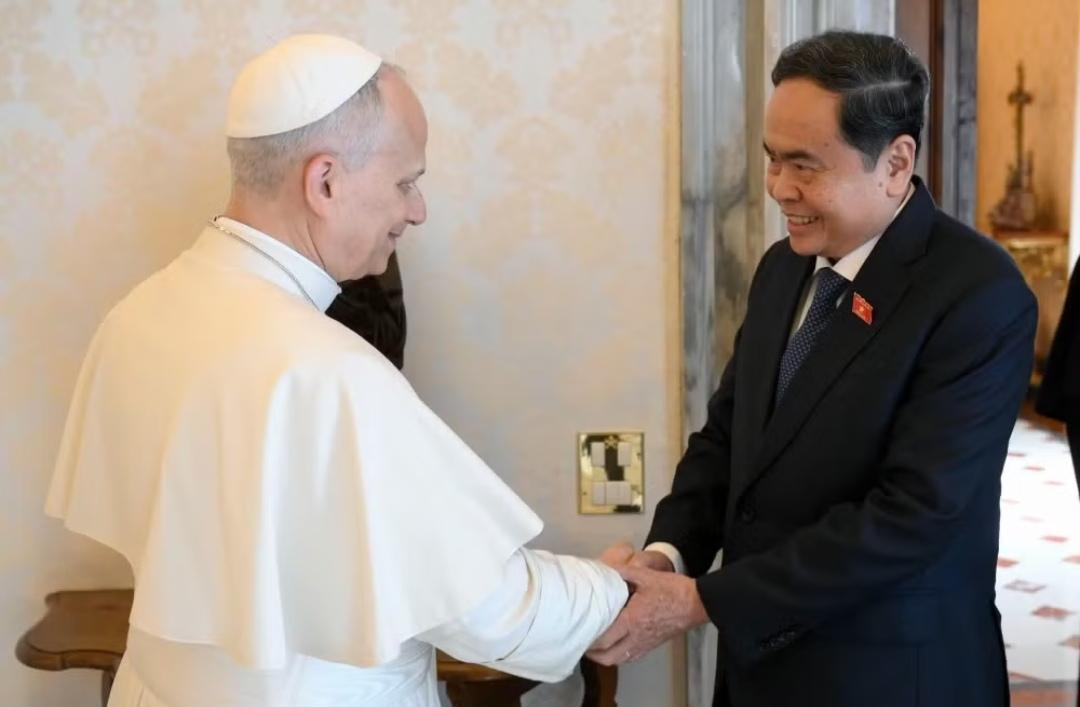 借教皇破局？！陈青敏在梵蒂冈高调拜会教皇利奥十四世。

这次陈青敏专程去梵蒂冈，