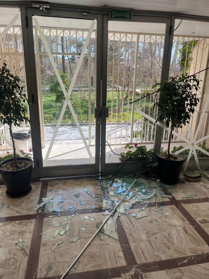 以美袭击伊朗，俄罗斯驻伊朗一总领馆受损，数名工作人员被冲击波震倒。俄方称这是对国