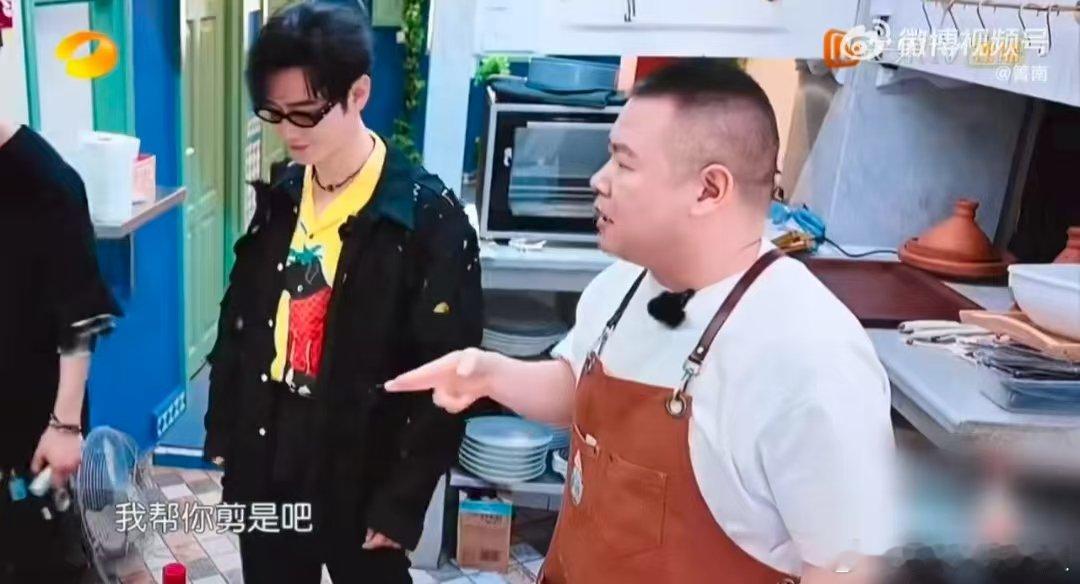 黄晓明为了年轻也是真犟中餐厅合伙人嚎叫止痛有点癫中餐厅谁看了不说黄晓明这“年轻犟