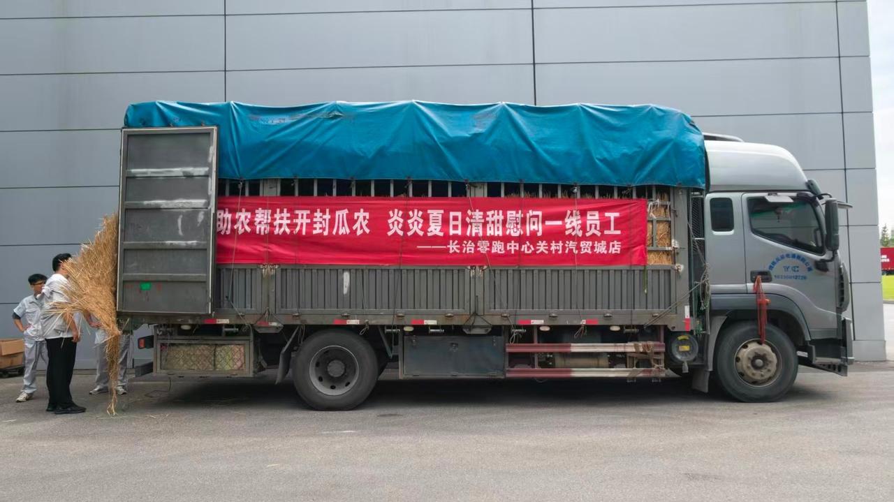 准备看车，结果被零跑经销商的一车西瓜“硬控”了3分钟
 
最近在看车，加了好几个