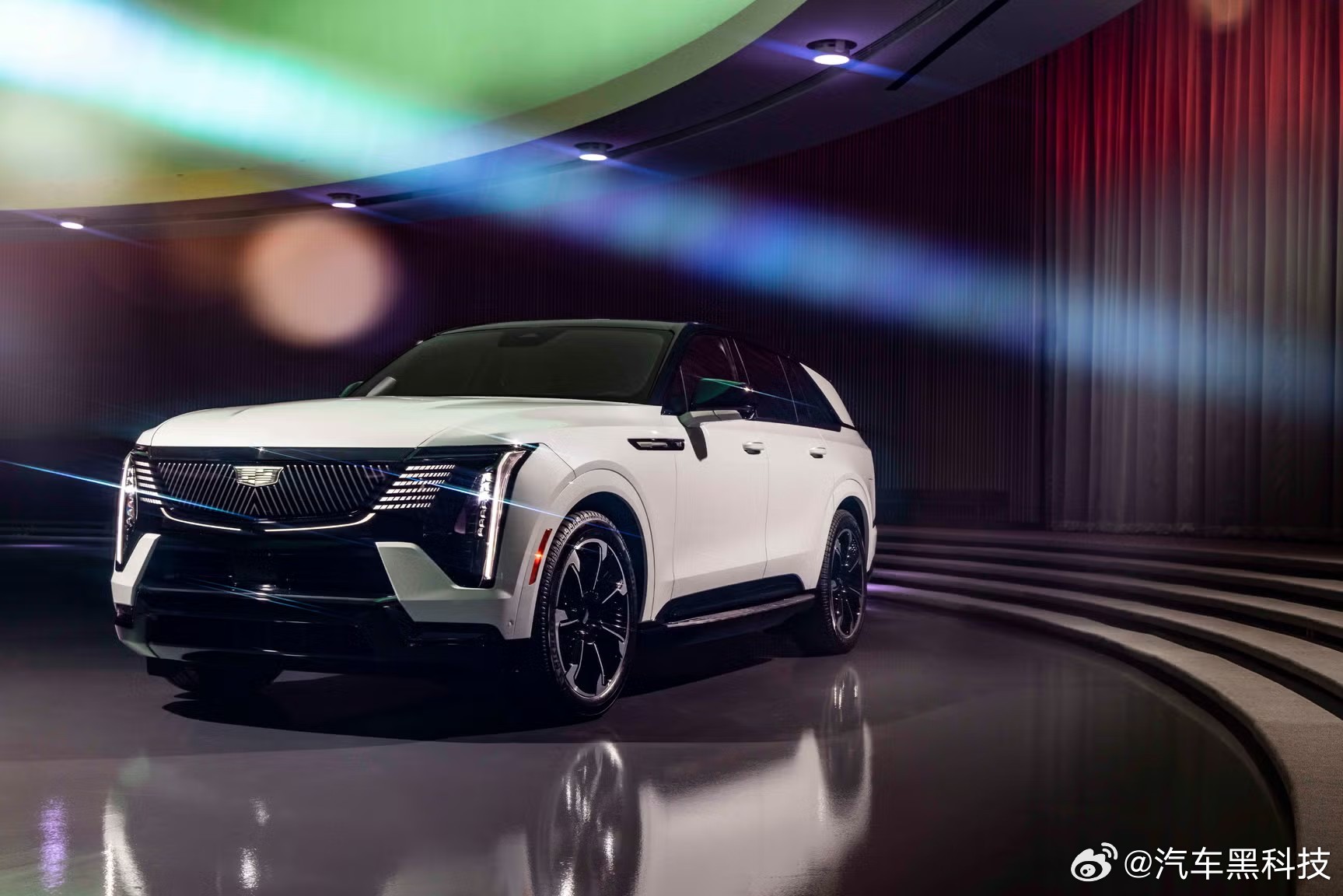 好家伙，凯迪拉克凯雷德IQ，用的是京西智行的磁流变减震器。近日，该车摘得“202