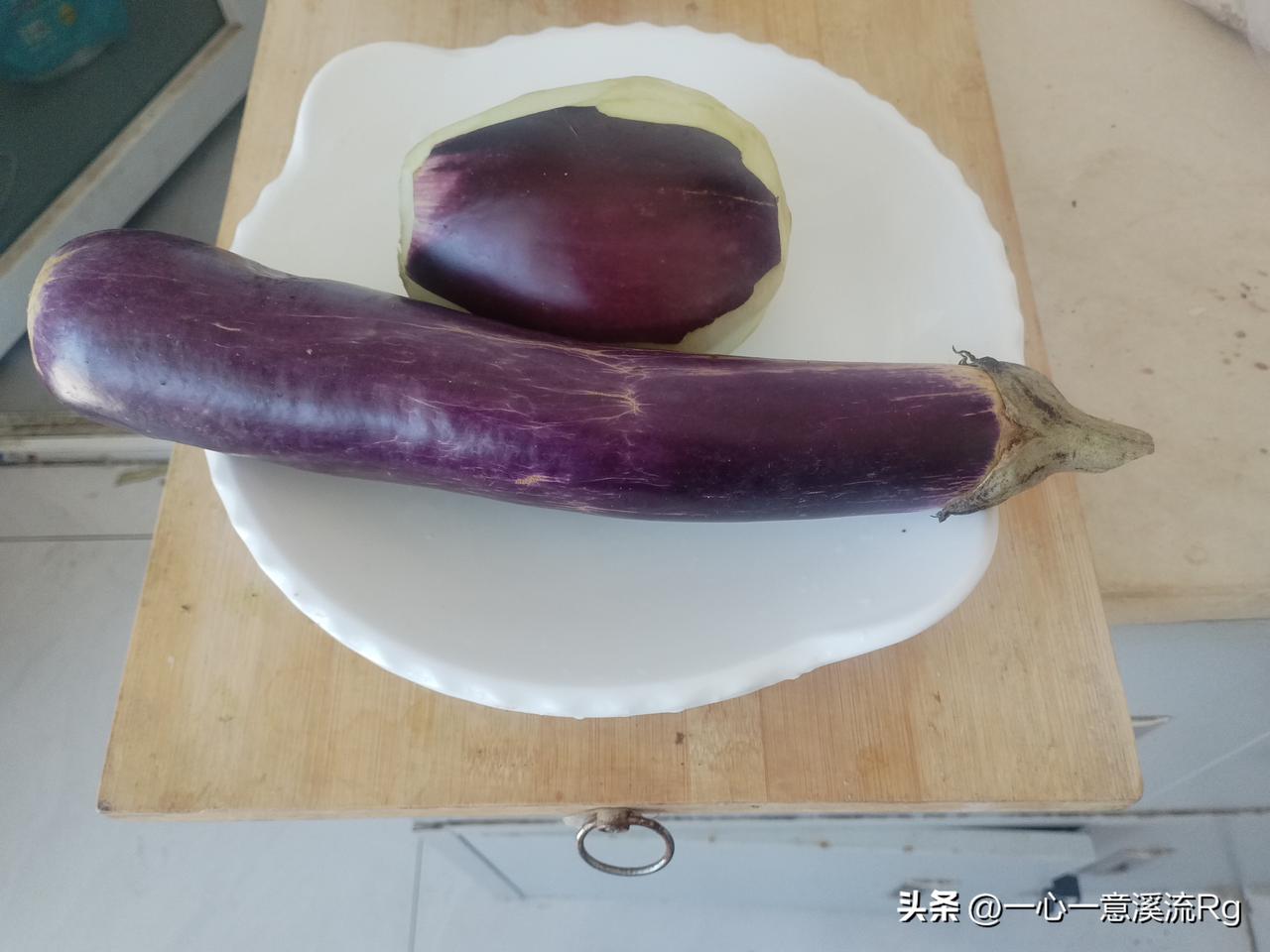 人要一日三餐，必不可少，请众友友分享一下，值班第四天中午的午餐，先是我从家里捎来