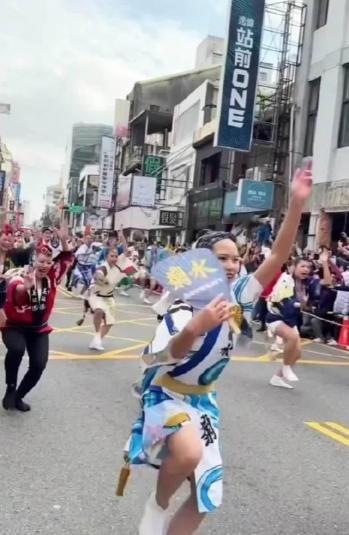 万万没料到，如今岛内出现一种连他们自己都没察觉的风气，岛内已分成了两批人，那就是