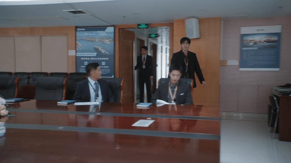 宋威龙花孔雀来宣示主权了宋威龙野狗的新衣野狗骨头花孔雀陈异上线宣示主权！西装衬得