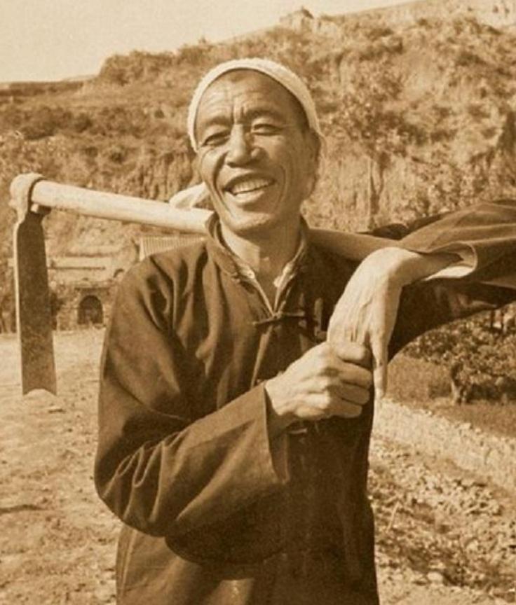 1980年，农民陈永贵主动辞去国务院副总理的职位。临走时对华老说：“今后，再也不