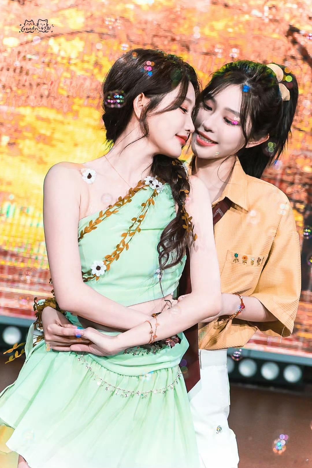 王奕周诗雨今日公演饭拍[送花花]诗情画奕 ​​​