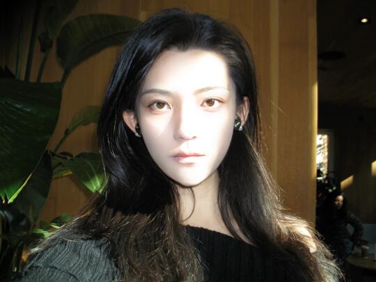 我朋友说 这张有种东方芭比的精致感