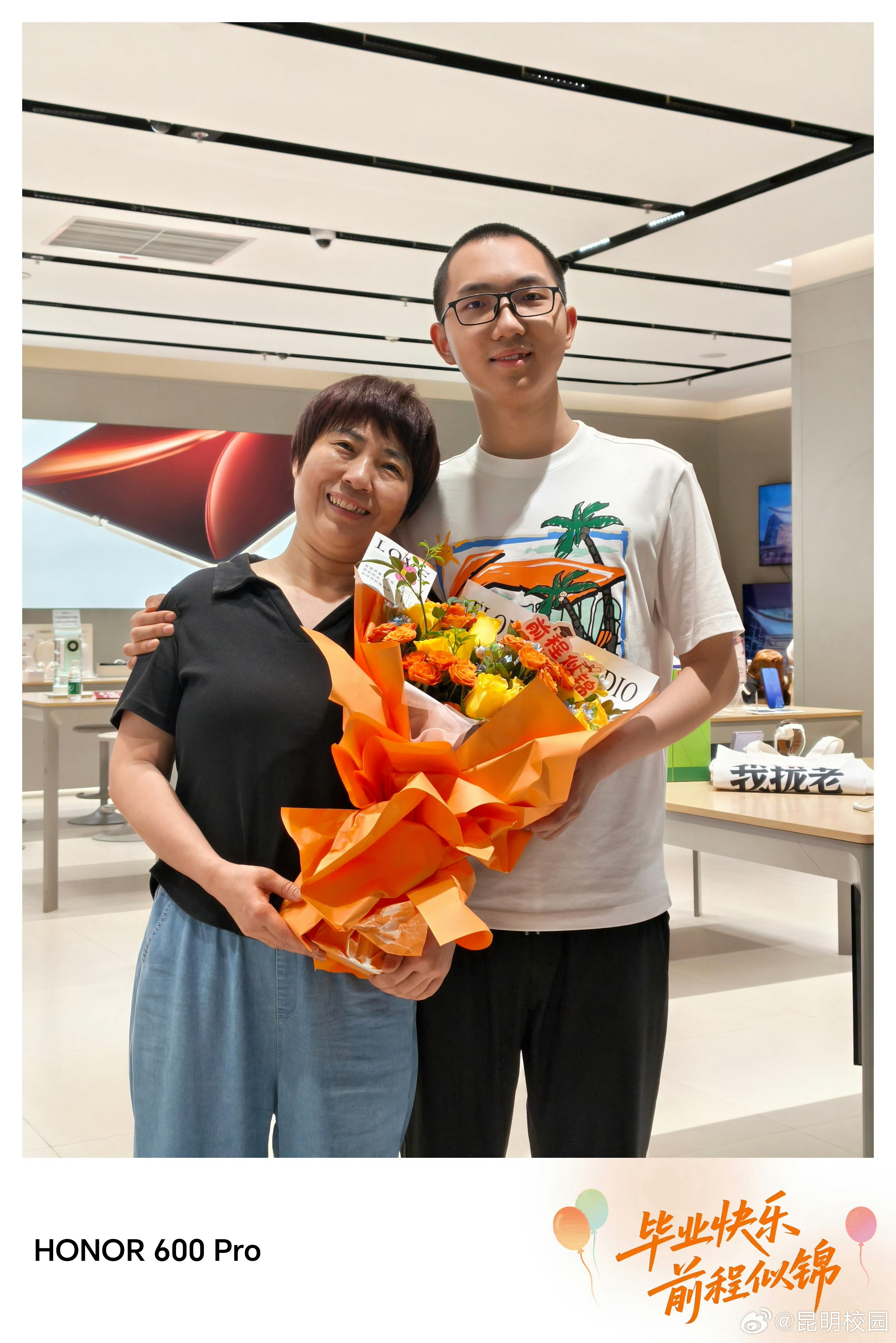 家长送荣耀600兑现600分承诺能考 600 分已经相当厉害了，我觉得这个妈妈做
