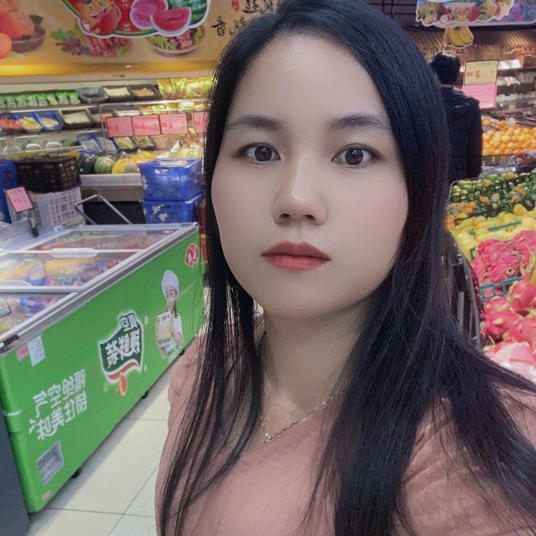 只有甜甜的水果 超市上班的女人