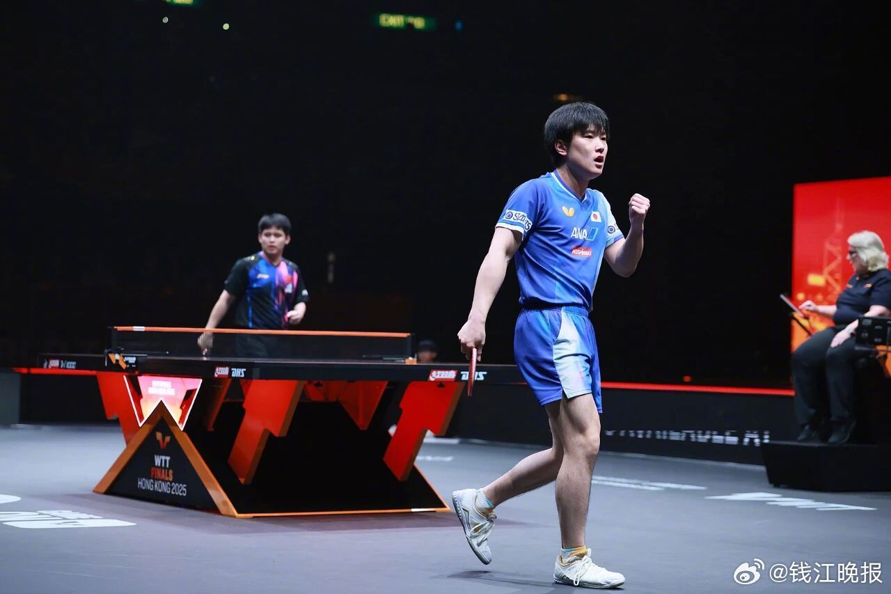 【#国乒男单无缘决赛#】12月14日，WTT香港总决赛男单半决赛举行，林诗栋3-