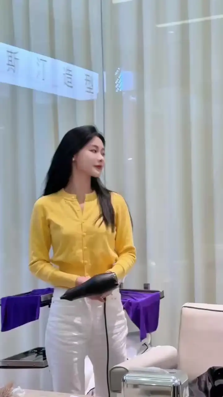 上热门🔥 美女日常 完美身材 镜子里的自己 颜值美女