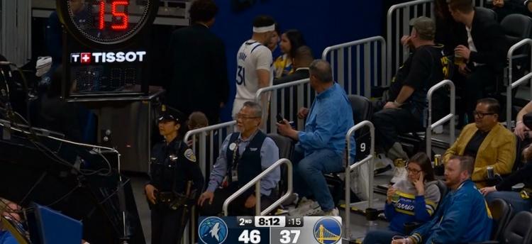 1场比赛伤3人，伤不起的勇士队。
勇士对阵森林狼比赛的第四节，勇士官宣波斯特因左