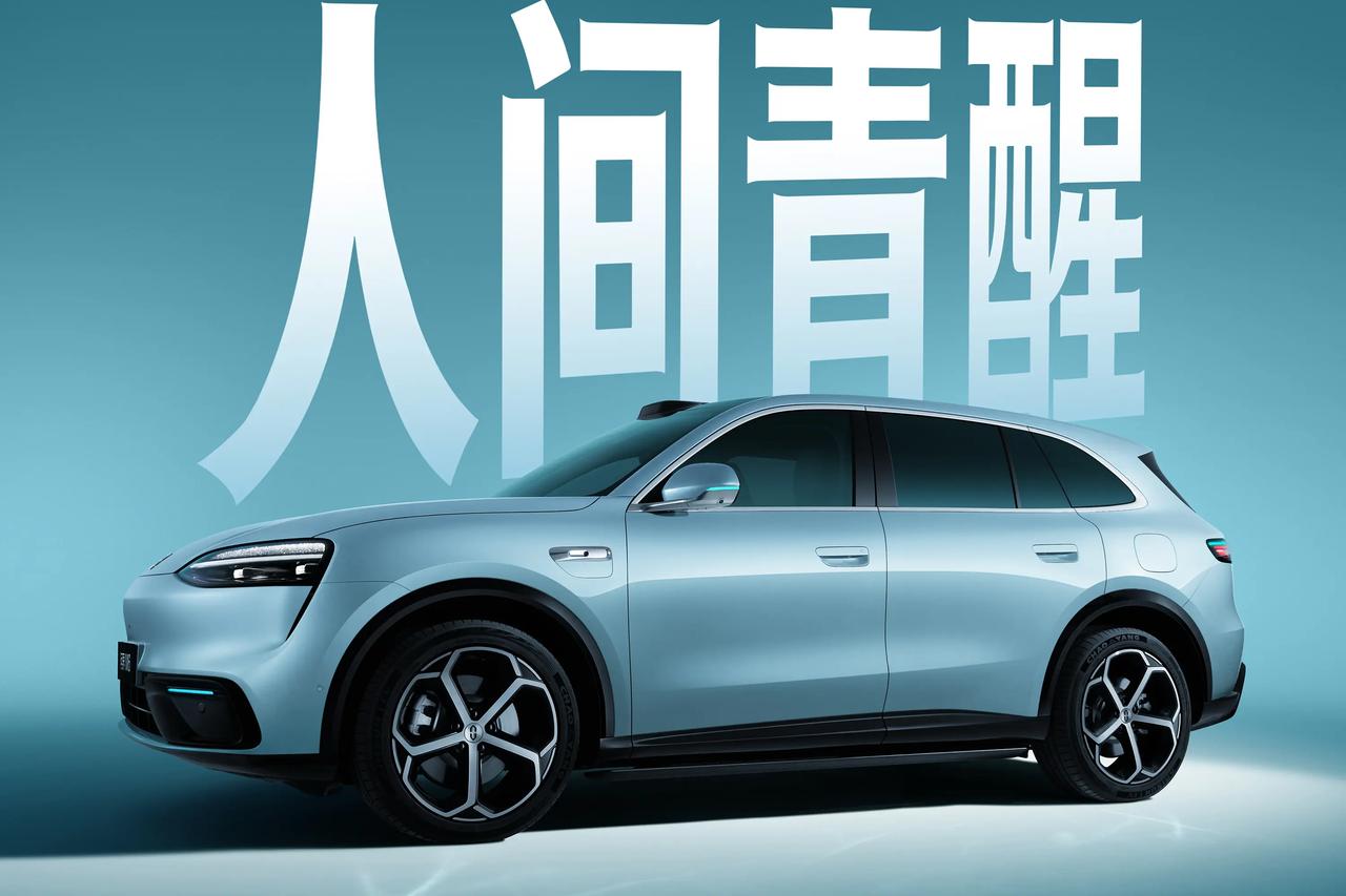 听说问界M6展车到店了，这款车预售24小时订单破6万，热度高得离谱。周末闲着也是