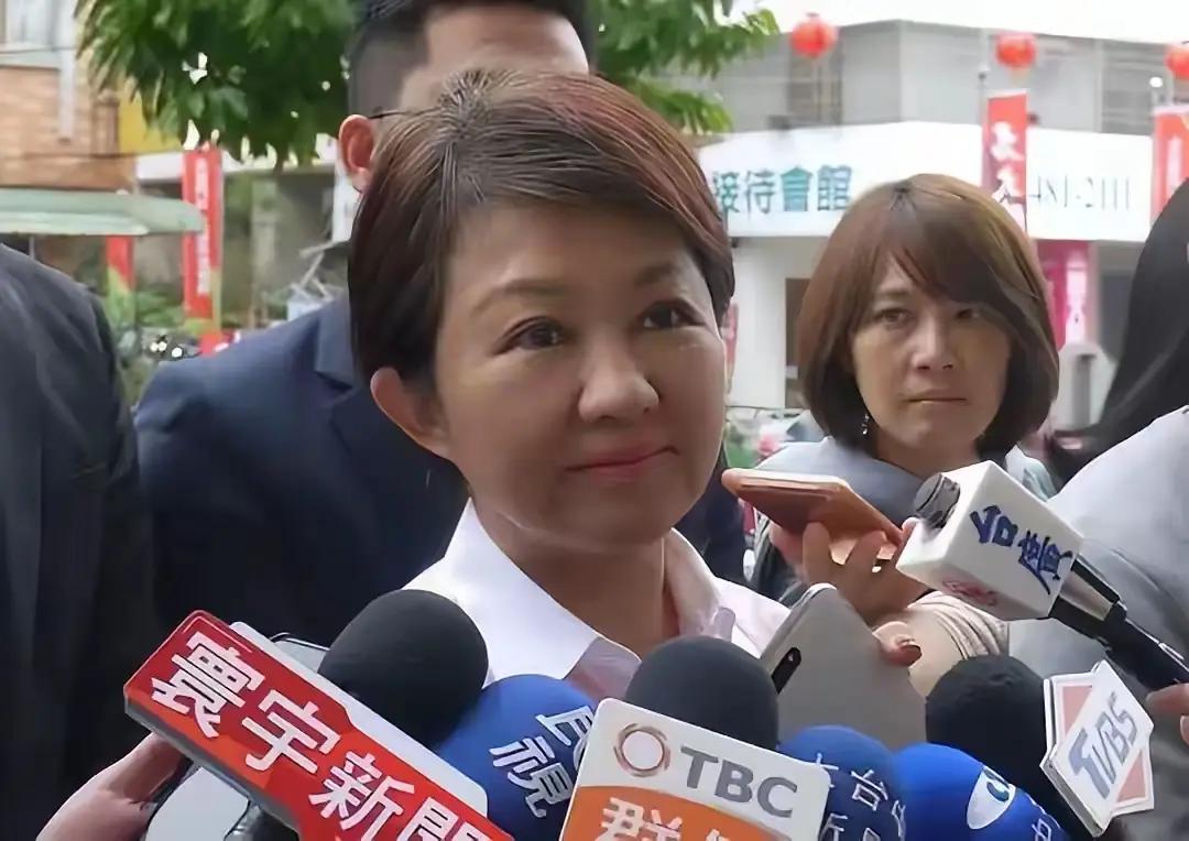 台中市市长卢秀燕被记者问到日本和菲律宾擅自把台湾省以东划成他们的经济区域时，她掉