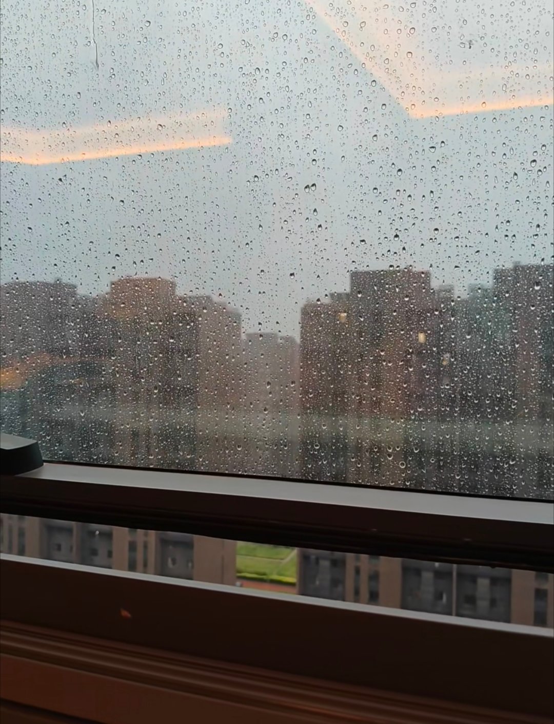 周末愉快，雨天宅家复盘复盘，既是校准市场行情判断，也是为大家梳理思路、答疑解惑，