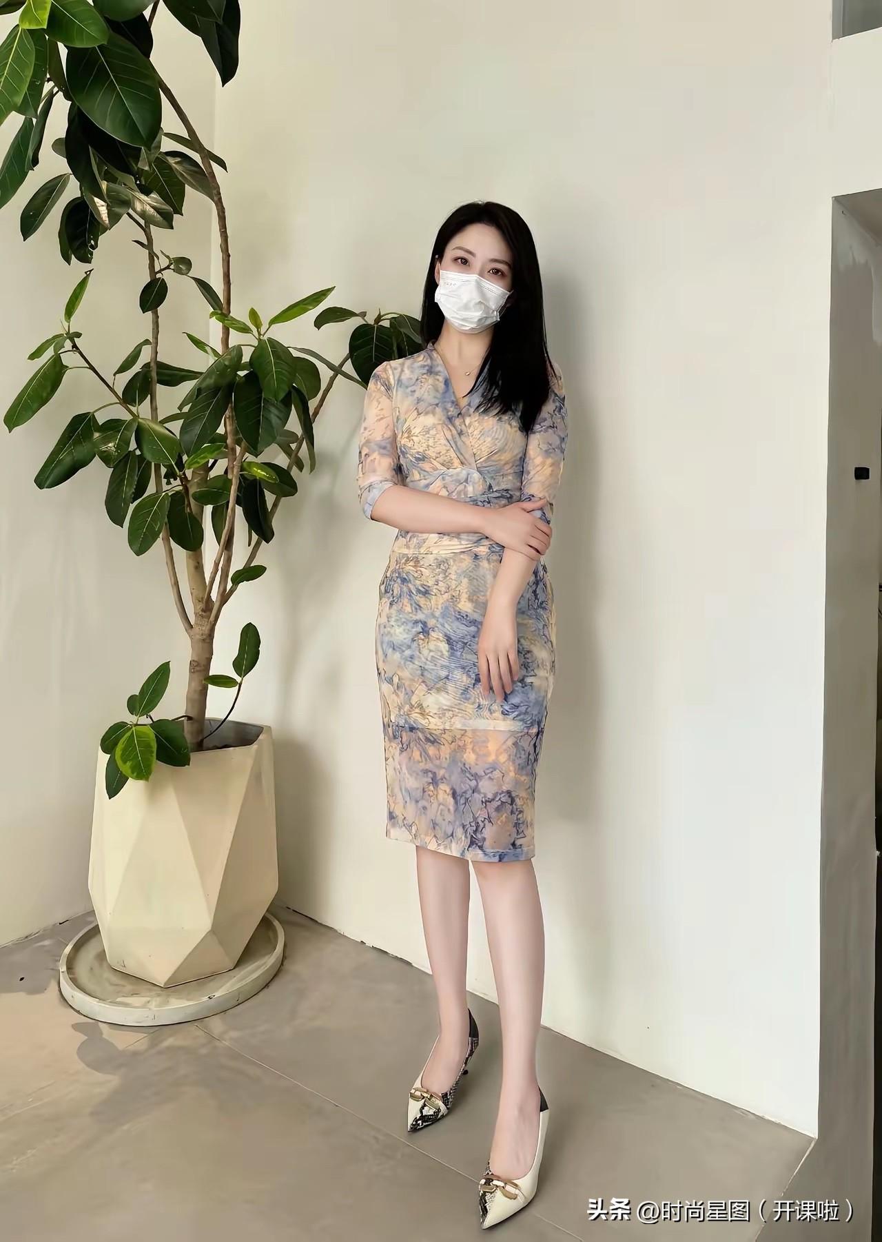 成熟女生不必追逐花哨潮流，这种低调有韵味的国风穿搭，温柔大气，耐看又高级，轻松穿