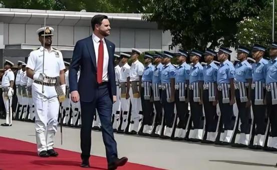 极有可能万斯会当上总统！如果万斯当上总统！对全世界都不是什么好事！因为万斯年轻！