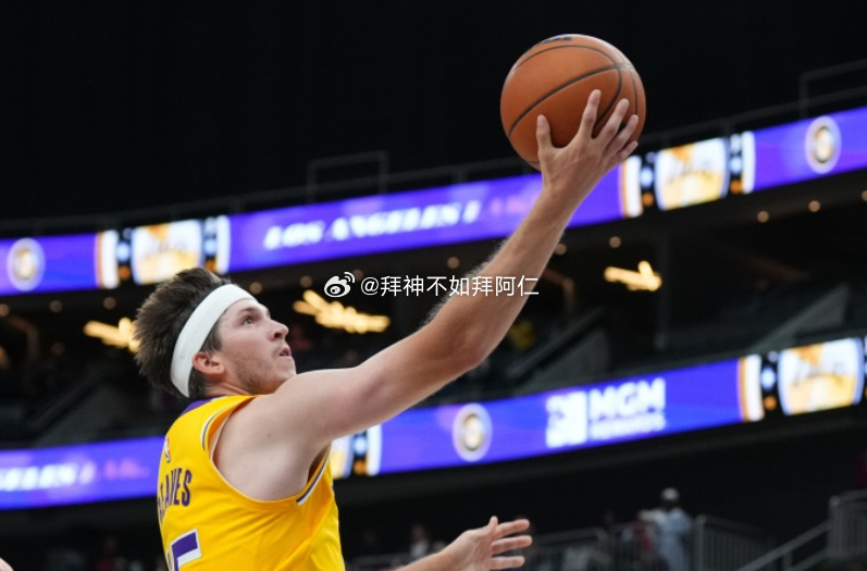 今日NBA常规赛，湖人主场迎战开拓者，雷迪克赛前接受了媒体采访。记者：“里夫斯的