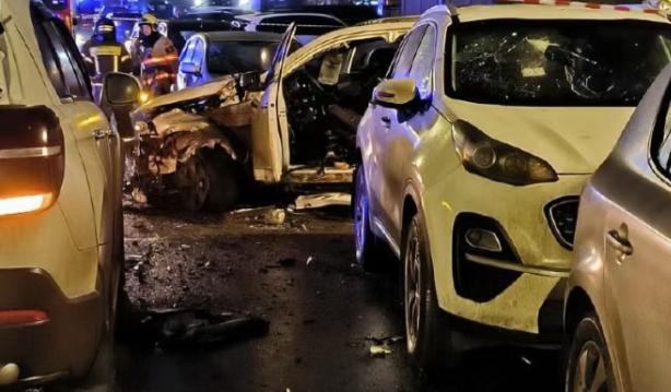 惨无人道！
泽连斯基翻脸不认人！
乌克兰光天化日发动轰炸，普京亲信当场丧生！
