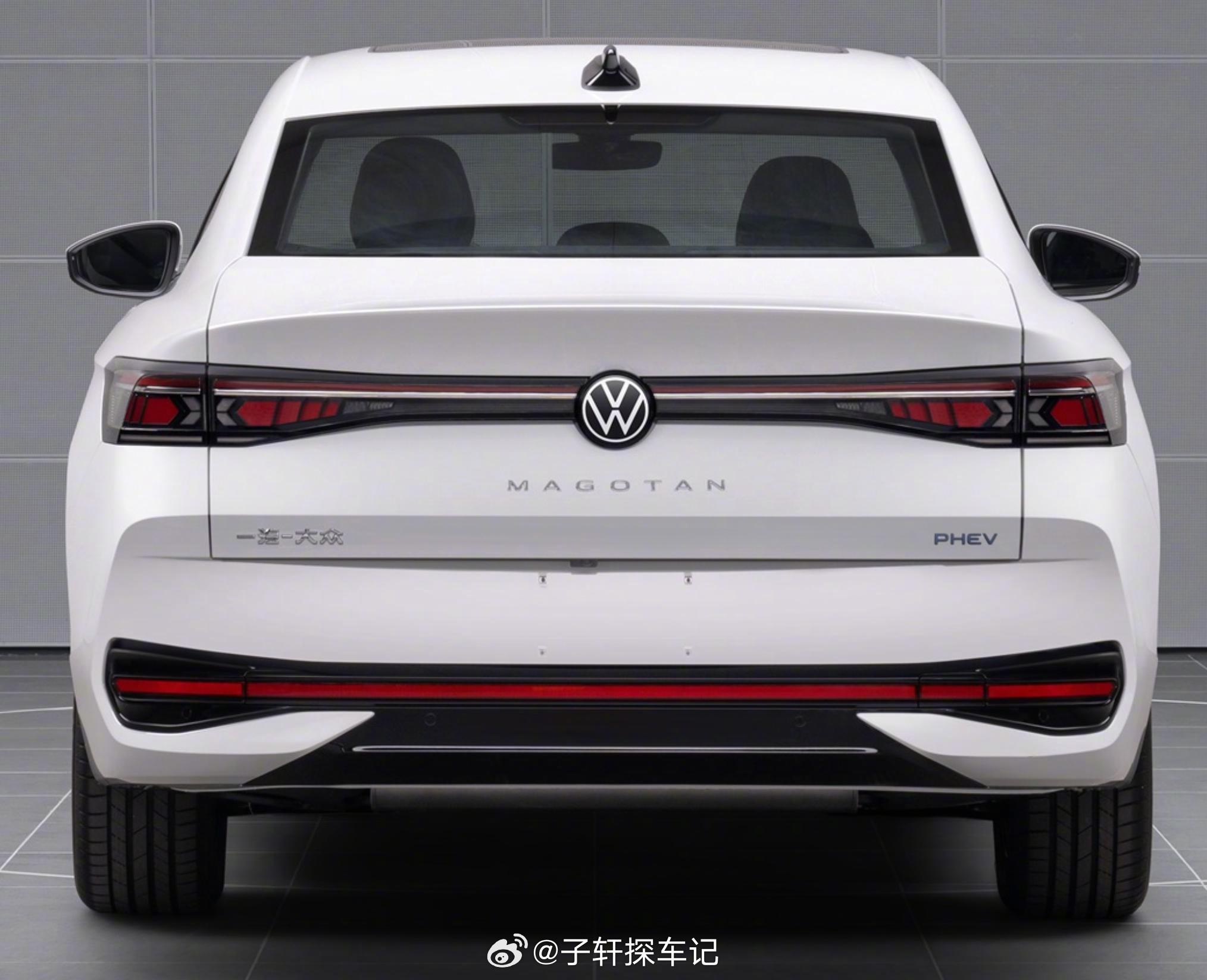 迈腾PHEV通勤纯电能跑127公里，日常用电超省钱。1.5T配大电机，动力平顺、