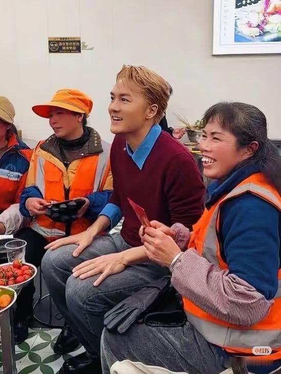 吴克群要注意下流量的定义了，不然多少人要误解真正的热度。他跑去山东和患者家属跳舞