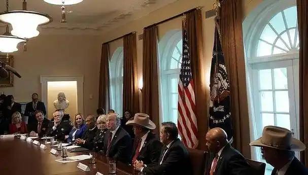 美国参议员对我们进行“嘲讽”！1月5日，美国众议员布莱恩·马斯特表示：中国或许会