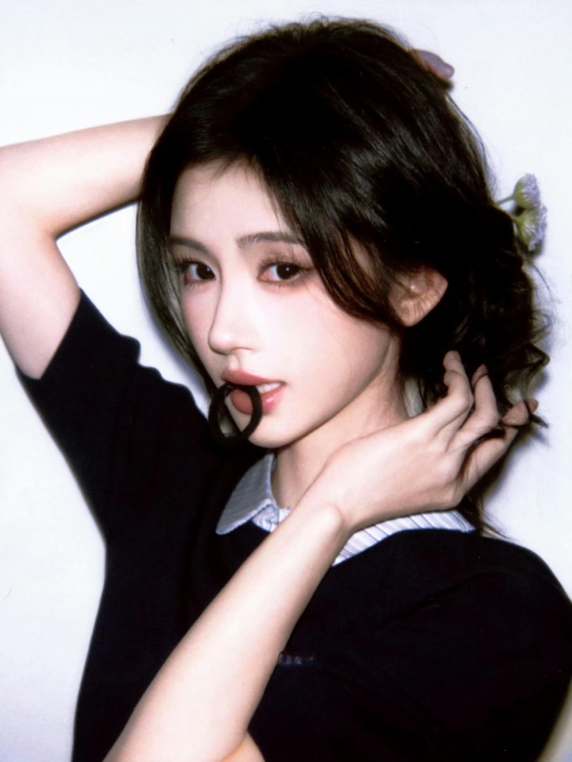 鞠婧祎  jjy鞠婧祎万花世界 jjy鞠婧祎苏绿夏你站在哪里 哪里就有光𝓦𝓱
