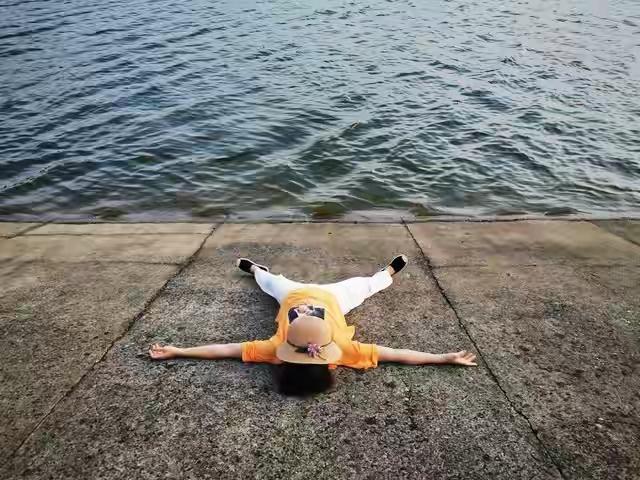 你躺平了，他们为啥那么着急[捂脸]
如果说的事实，也算对普通民众思想上的一种唤醒