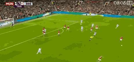 昨晚曼联第二球，布鲁诺带球长距离推进助攻，还是很显水平的。没降速但也没急着传，其