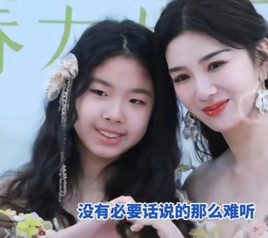 黄奕在8月8日接受采访时回应她女儿被网友抵制出道的事情，她说，我们位置让出来了，