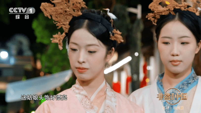 这个顶流发饰太上头了 中国人把亭台楼阁戴在头上 瞧这软木画发饰！丛山亭台凝于方寸