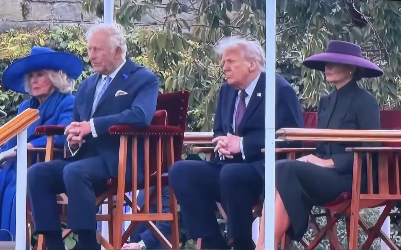 众目睽睽之下，大头领终于还是被迫塞进了小椅子中，身子骨马上矮了半分，对于要面子胜