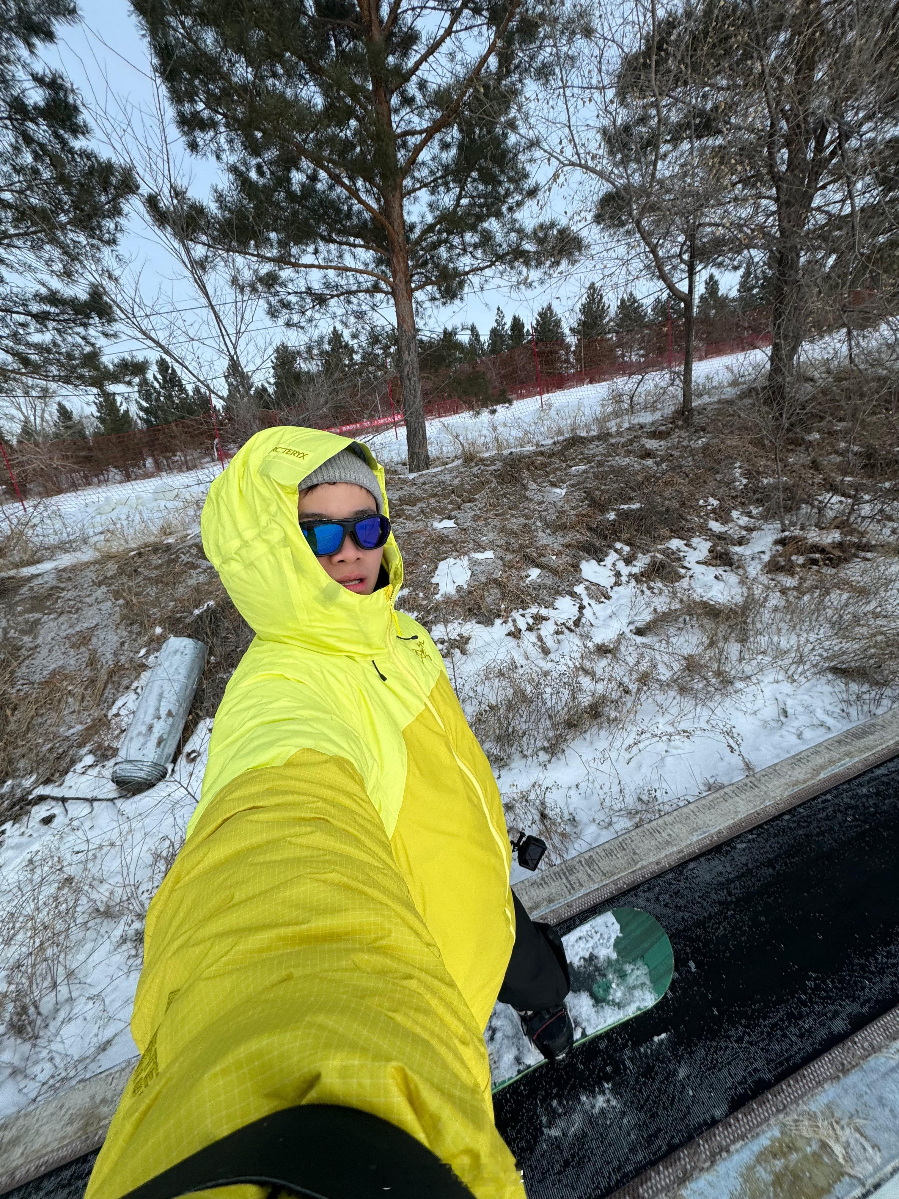 来东山滑个雪偶遇当地刀枪炮这些车看的太馋人了！ 呼伦贝尔