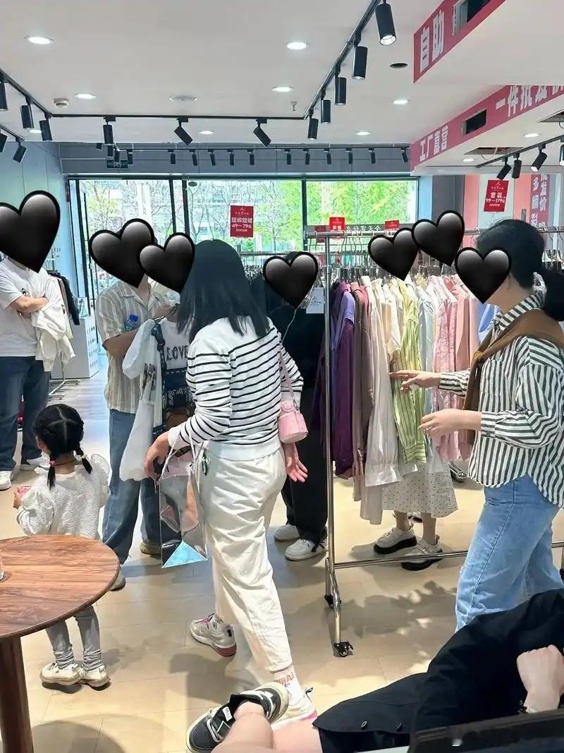 买39件衣服不能试穿回家发现穿不上在实体店买衣服，不能试穿还不能退，这是啥规矩？