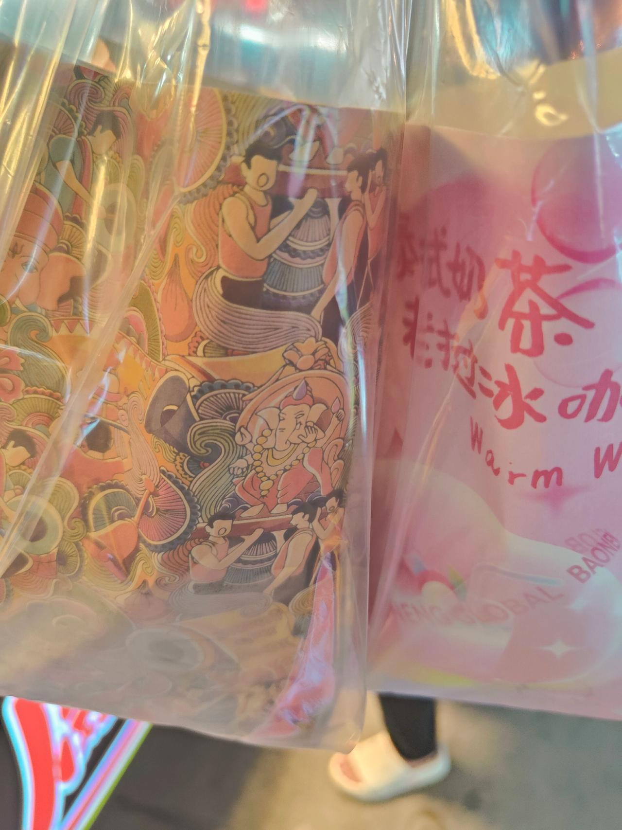 这个立秋不仅仅有奶茶，还有鲜花立秋 秋天的第一杯奶茶