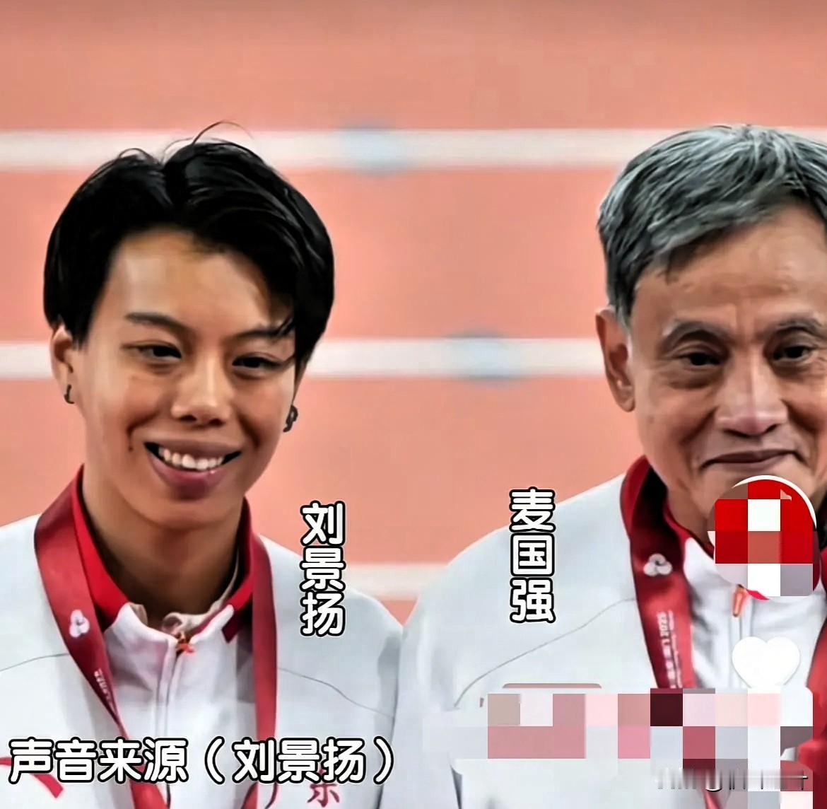 刘景扬夺冠，
最高兴的不是她自己，
也不是她的妈妈，而是这四年一直陪伴她的教练麦