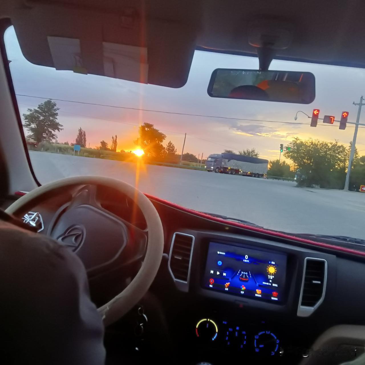 分享我这周有趣的事：今年打了9个月的工，终于把欠下的所有债务还完了。

把线上贷